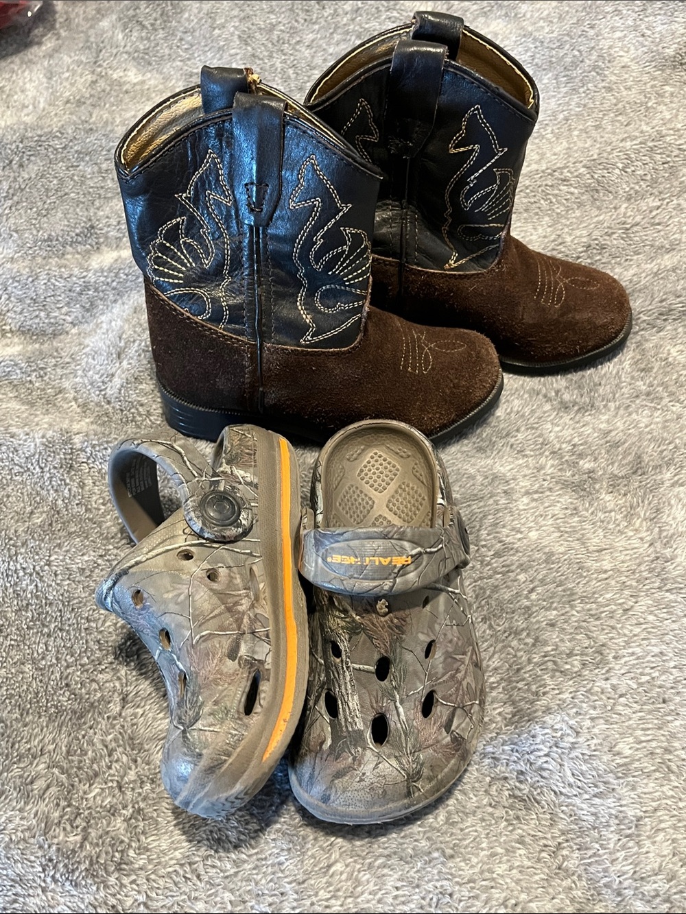 Masterson Boots (5.5) & Realtree Crocs (5) Bundle
